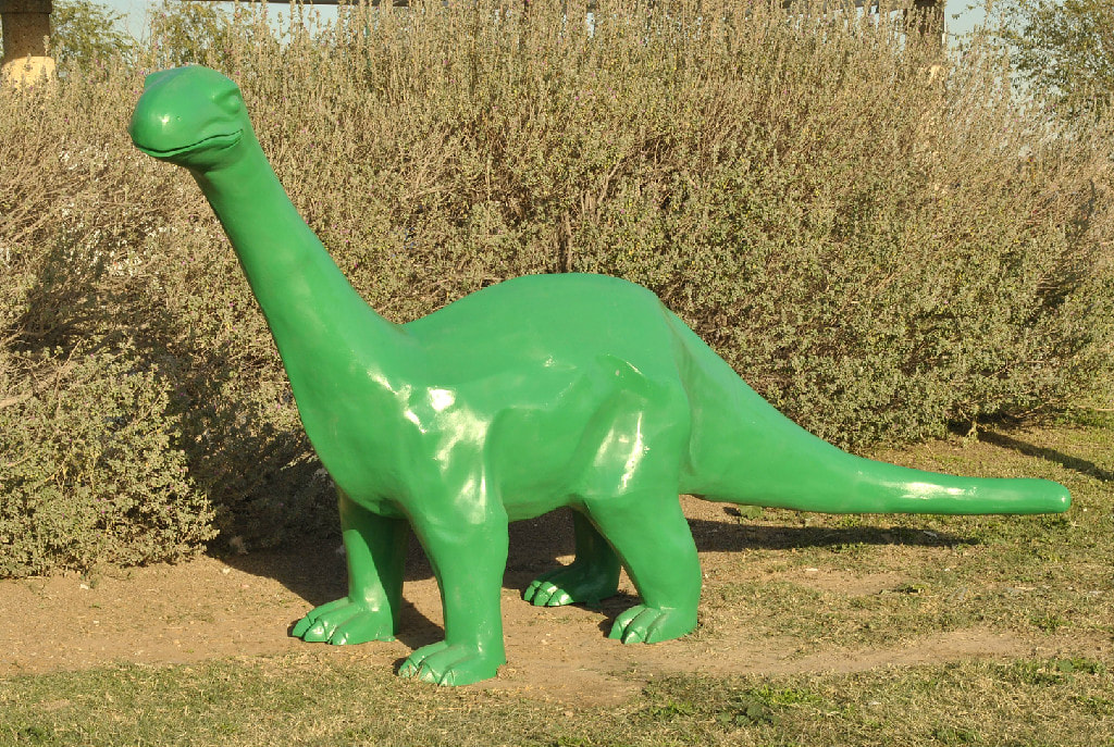 aluminum dinosaur statues