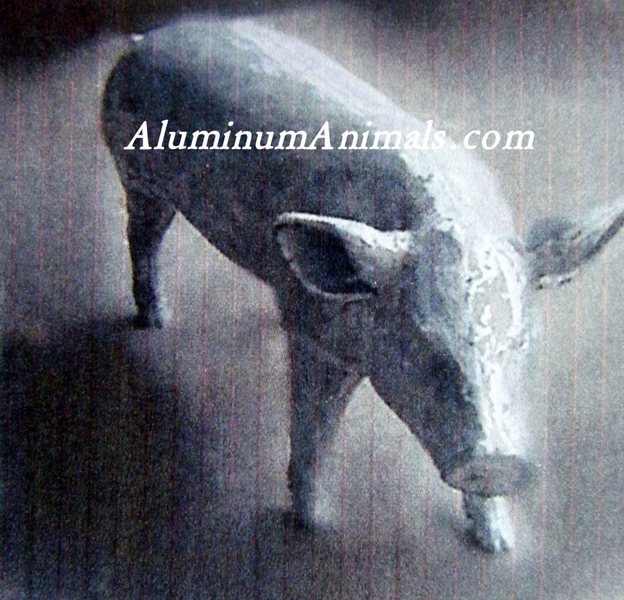 aluminum pig statues